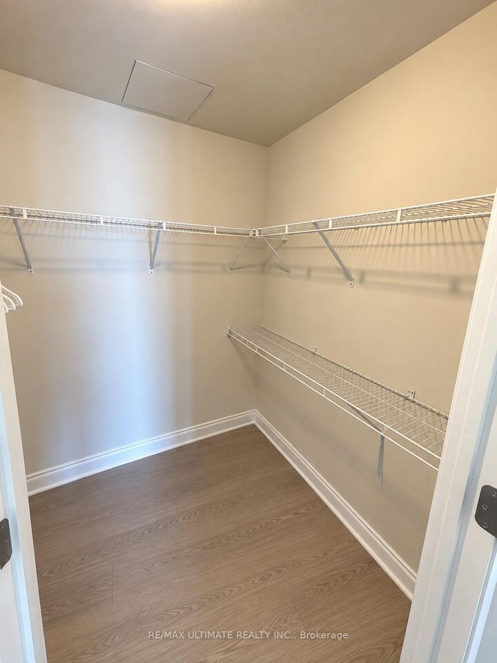 Property Photo:  761 Bay Street 4212  ON M5G 2R2 