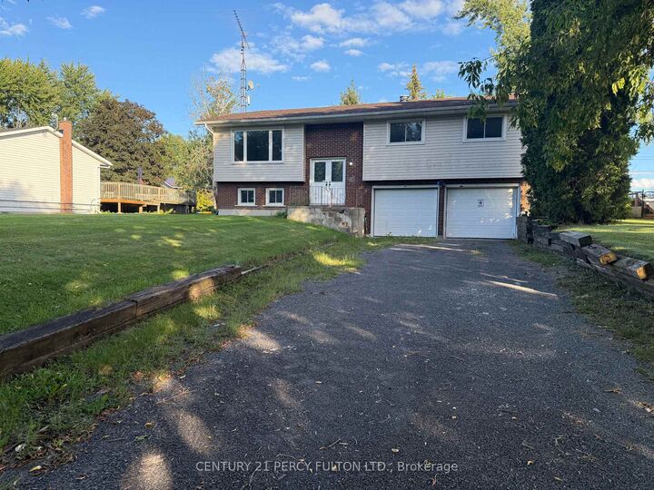 Property Photo: 24 Southwood Crescent ON K7R 3L2