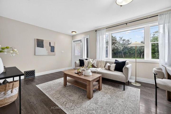 Property Photo:  176 Avalon Place  ON N2M 4N8 