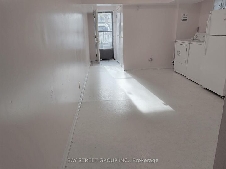 Property Photo: 72 Parkdene Court E (Lower) ON M1W 2J3