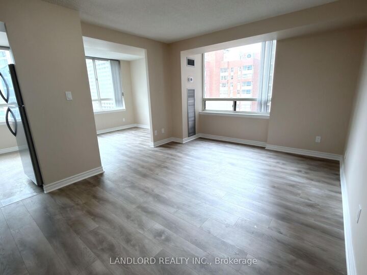 Property Photo: 633 Bay Street 1523 ON M5G 2G4