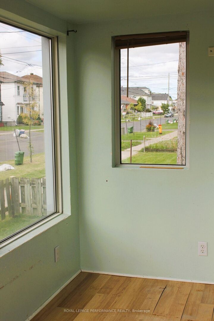 Property Photo:  41 Lefebvre Avenue  ON K6H 5G3 