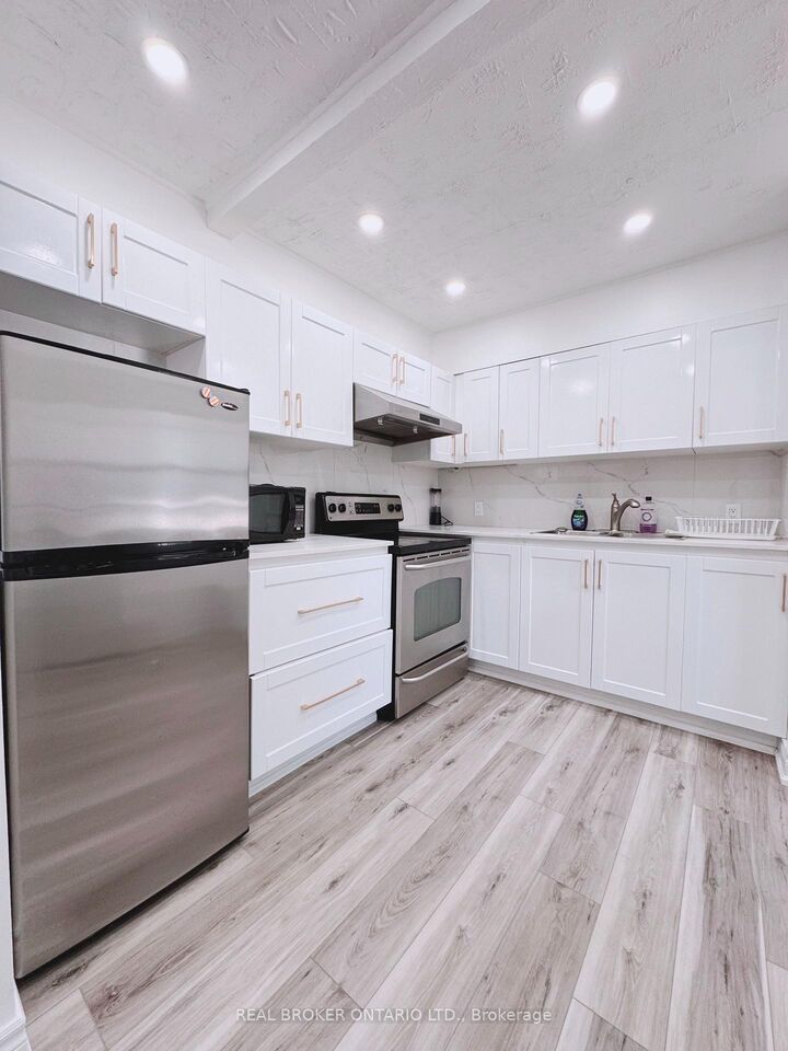 Property Photo:  761 Innisfil Beach Road  ON L9S 4E4 