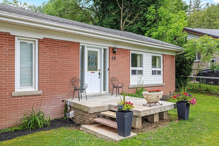 Property Photo:  46 Hewson Crescent  ON L7G 2N9 