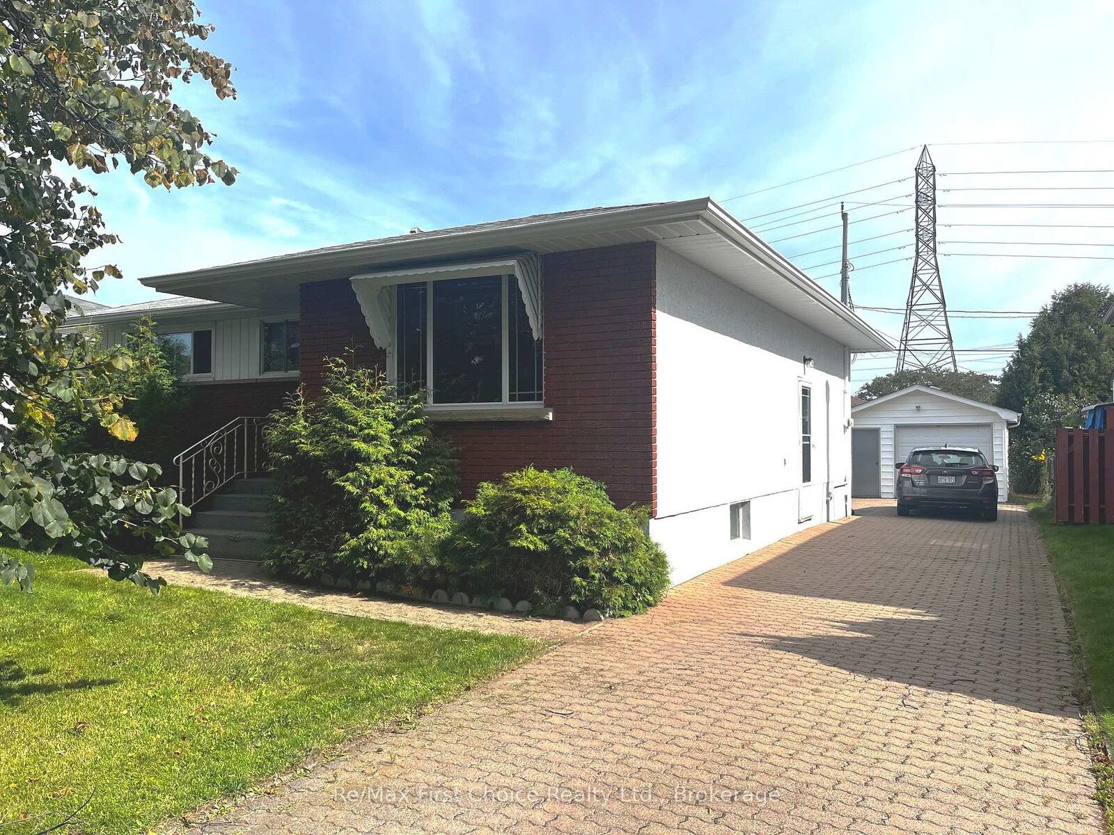 Property Photo:  418 Westview Place  ON P7C 4M3 