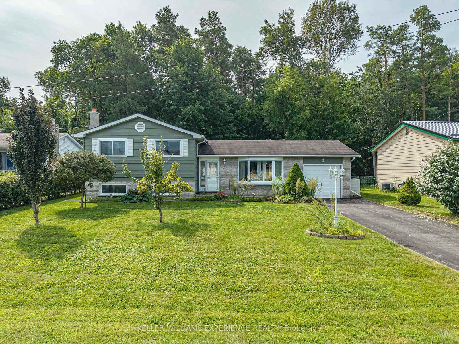 Property Photo:  21 Ashburton Crescent  ON L0M 1B0 
