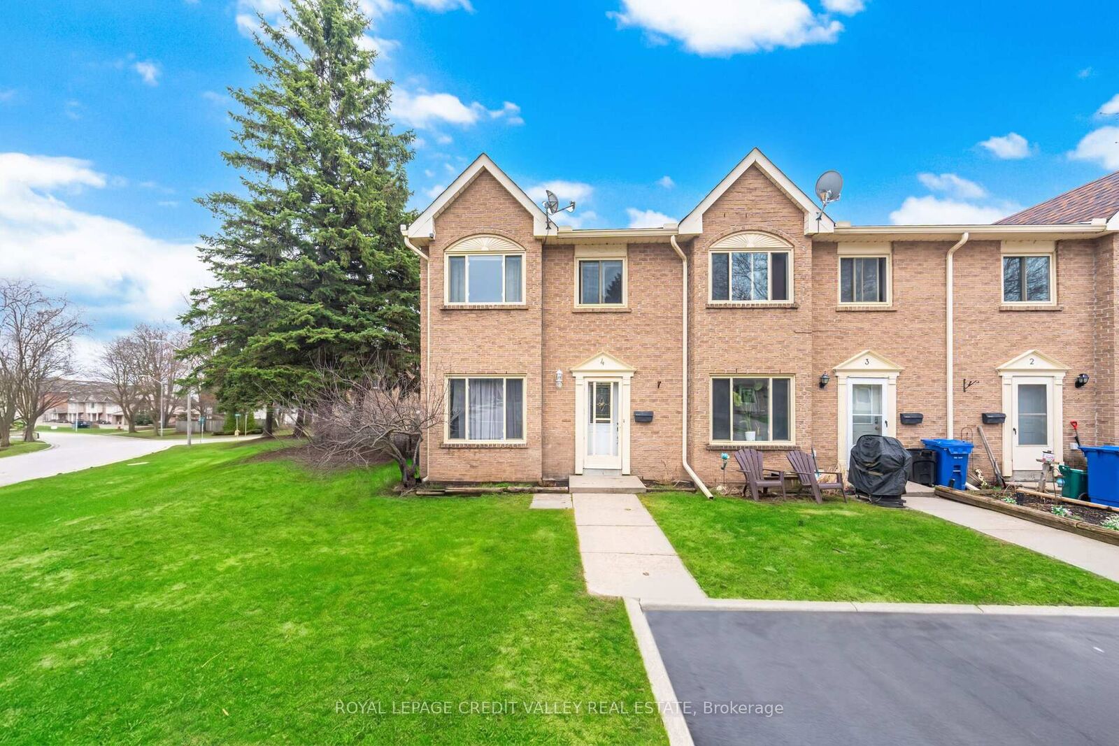 Property Photo:  2 Parkview Drive 4  ON L9W 1T2 