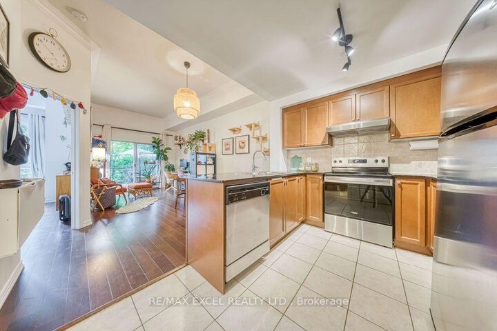Property Photo:  8 Maison Parc Court 102  ON L4J 9K5 
