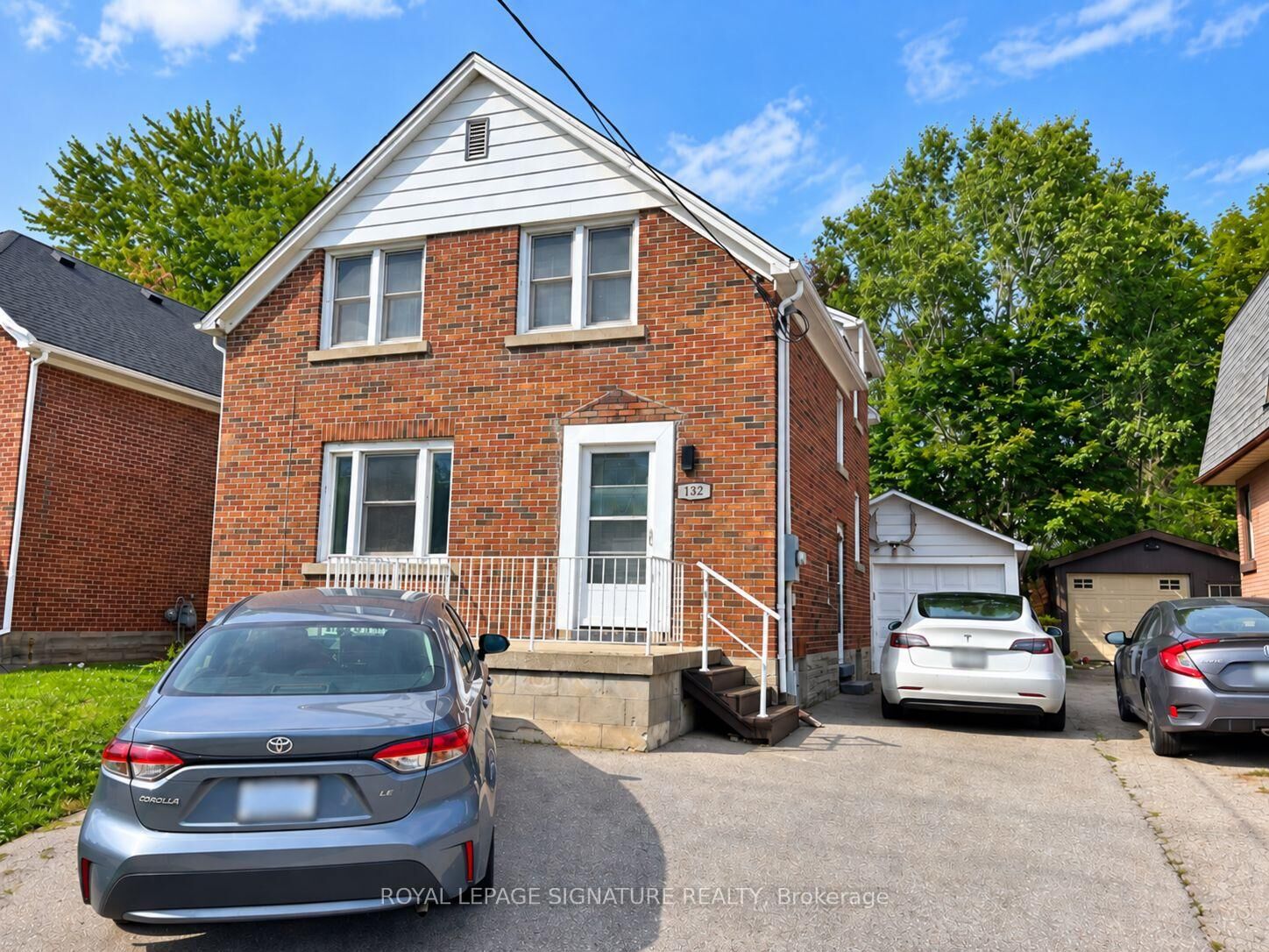 Property Photo:  132 Bridgeport Road E Upper  ON N2J 2K4 