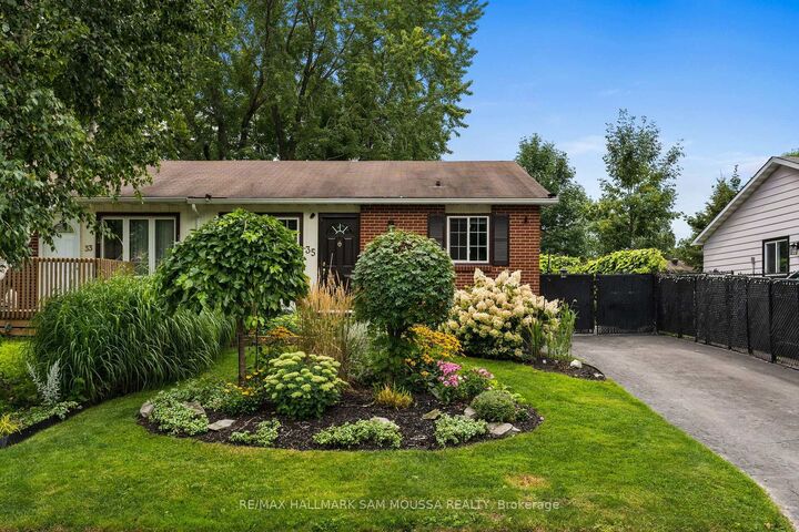Property Photo:  35 Ballantrae Way  ON K2L 1N3 