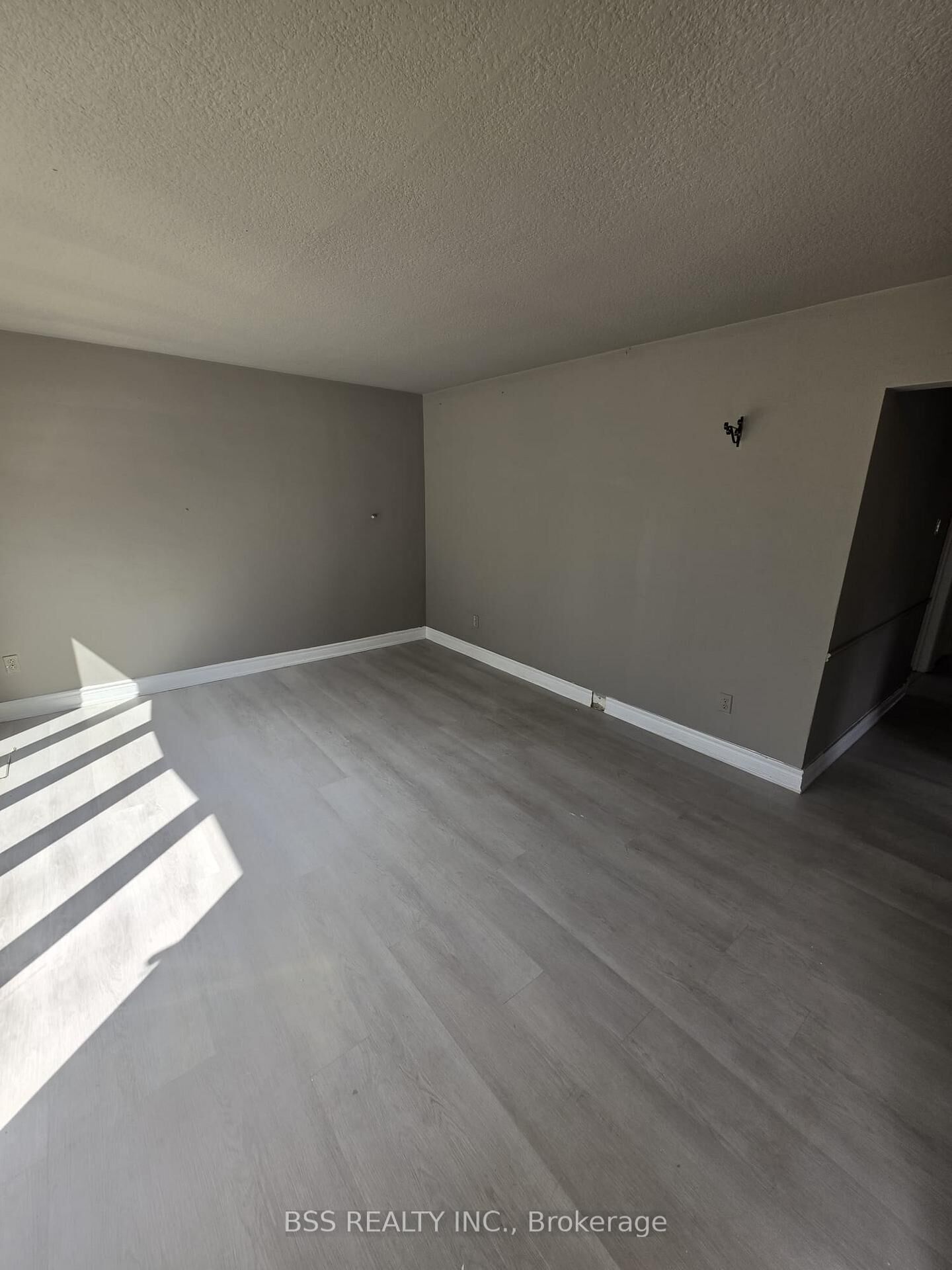 Property Photo: 88 Southampton Drive ON M1K 4V7