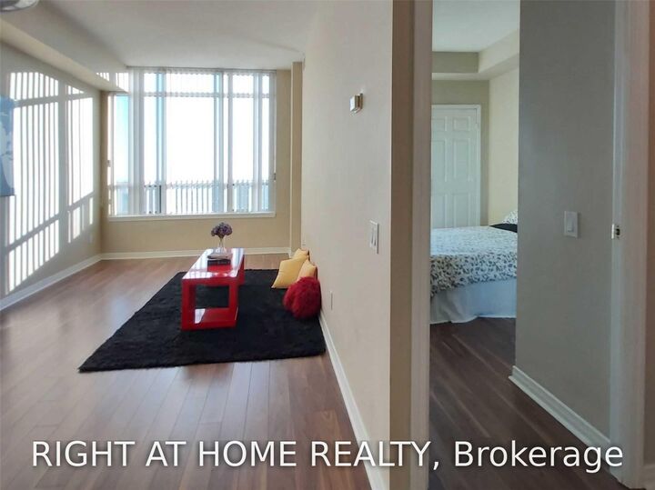 Property Photo: 8 Hillcrest Avenue 3102 ON M2N 6Y6
