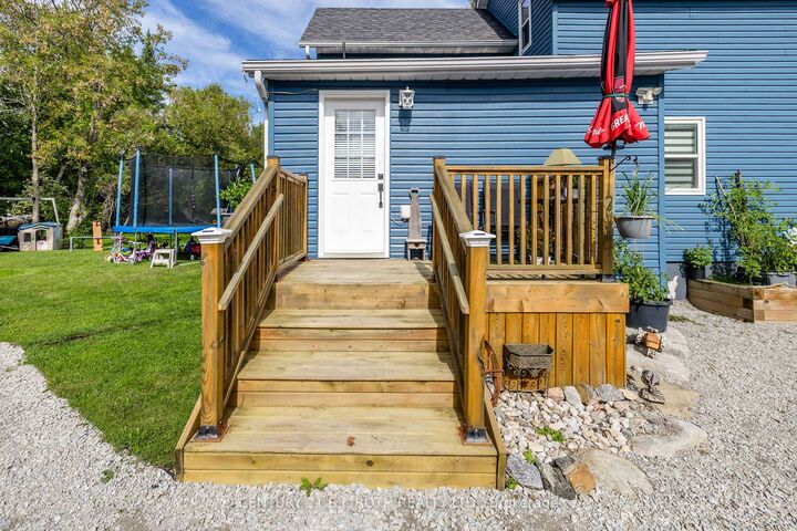 Property Photo:  528 First Avenue  ON L0K 1R0 