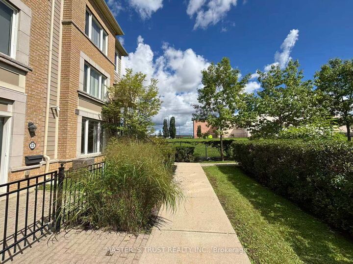 Property Photo:  33 Walter Dove Court  ON L4G 0S8 