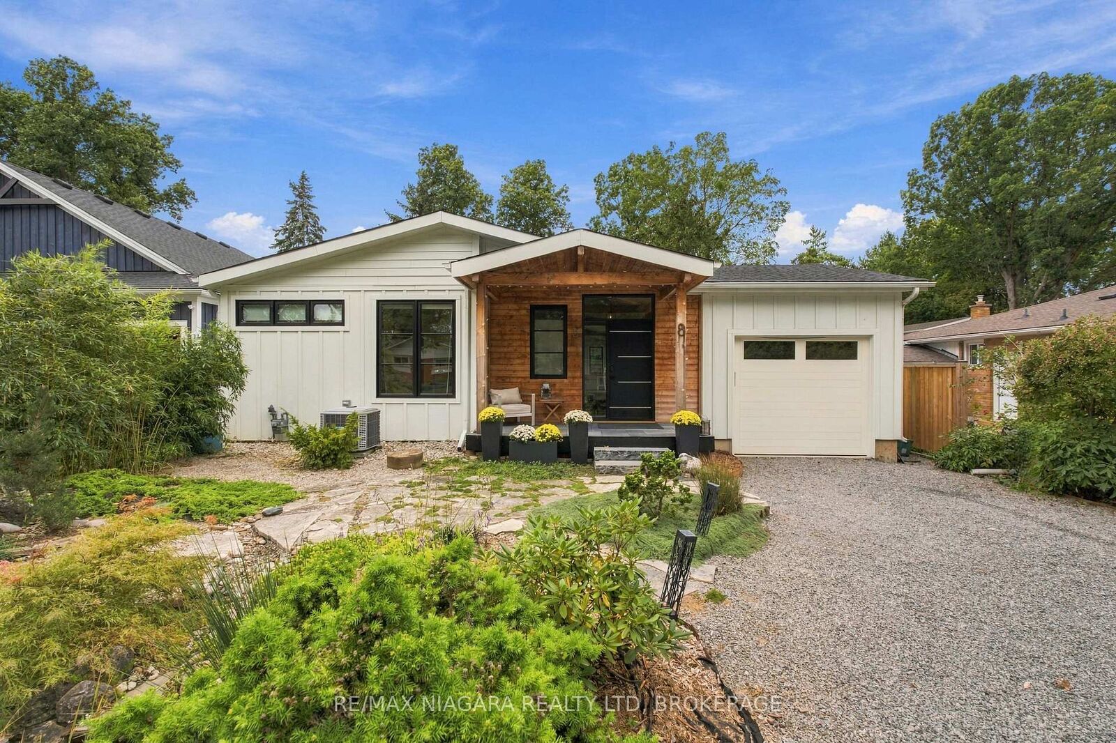 Property Photo:  8 Dixie Avenue  ON L0S 1J0 