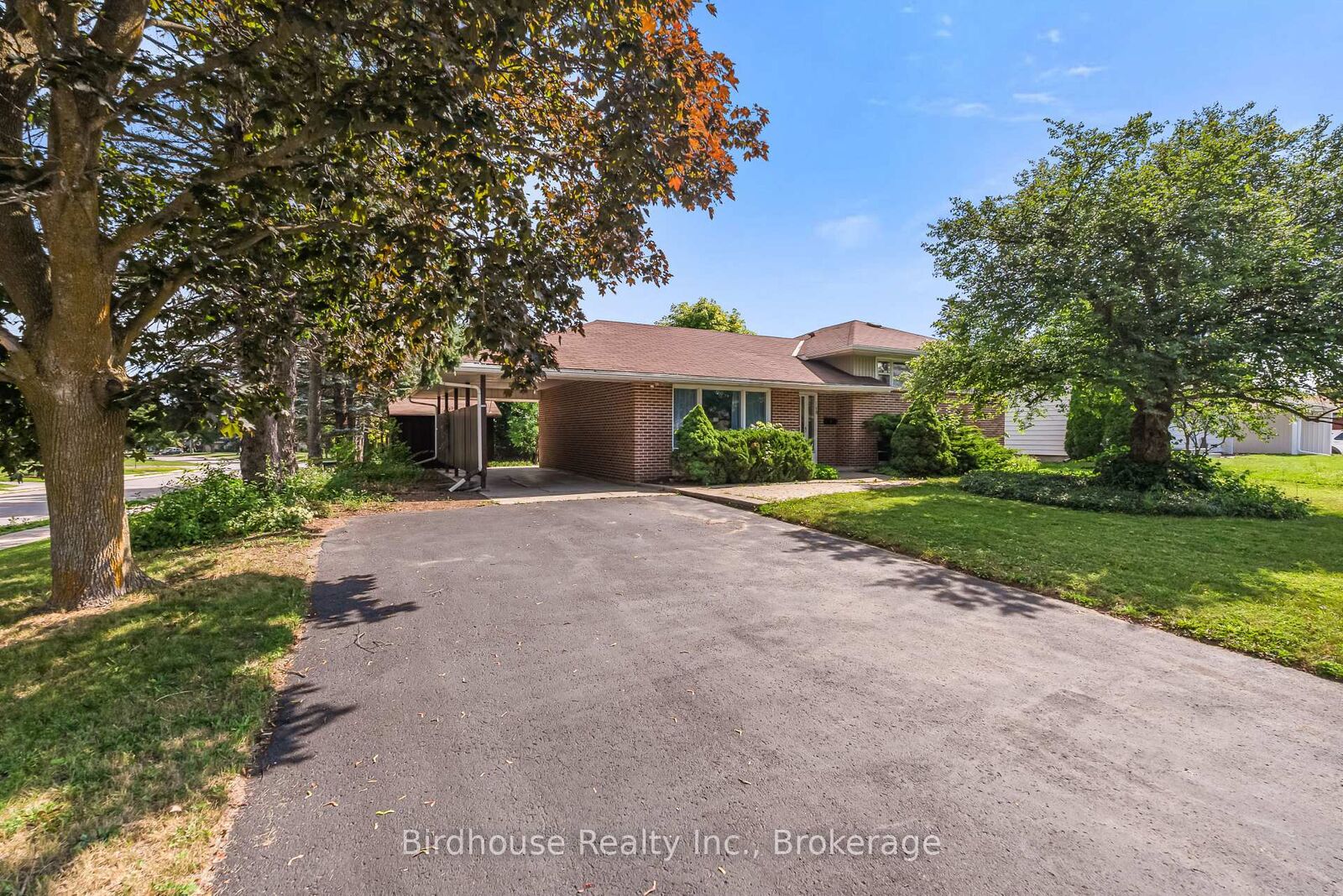 Property Photo:  168 Adelaide Street N  ON K9V 4M6 