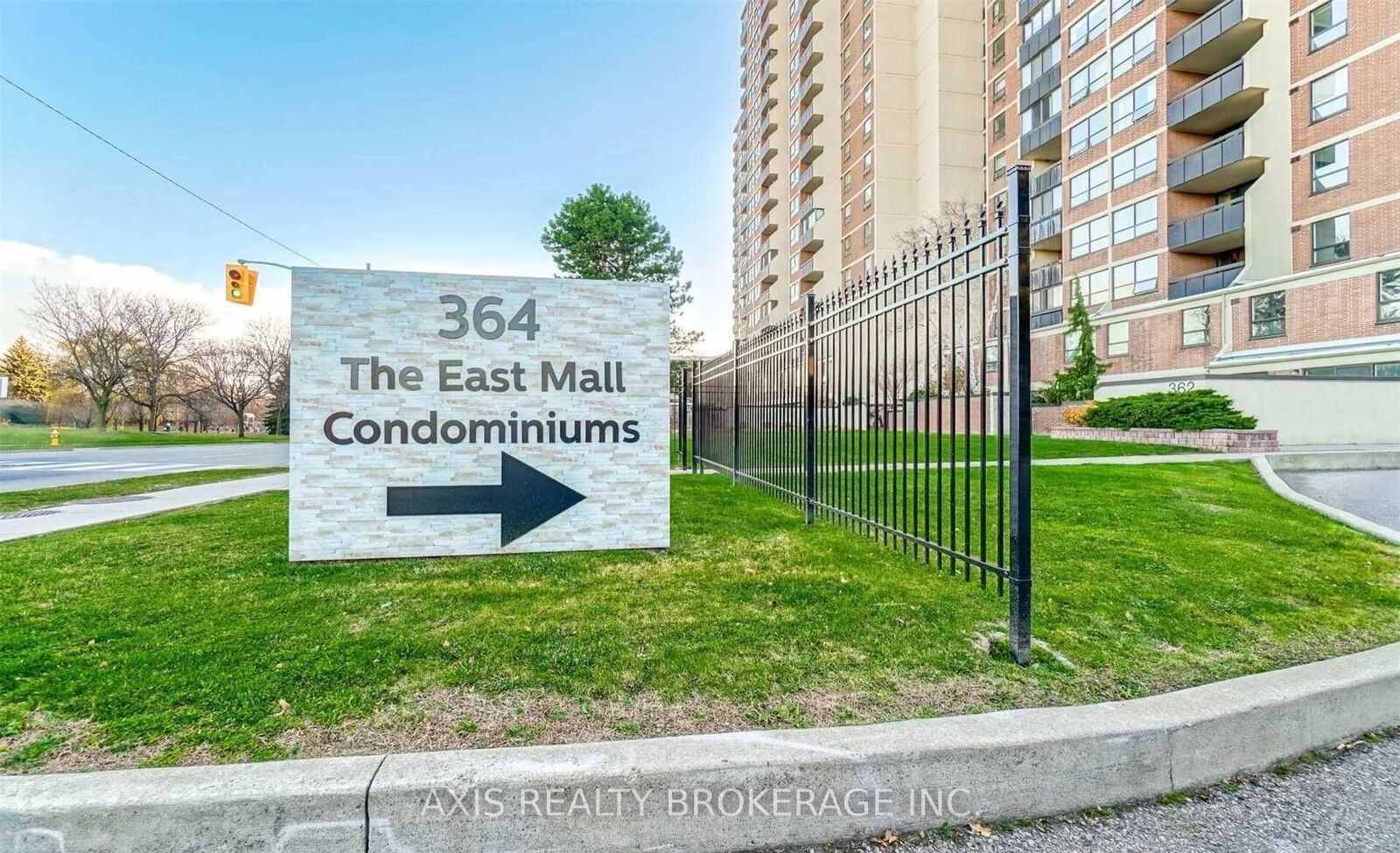 Property Photo:  364 The East Mall Street 322  ON M9B 6C5 