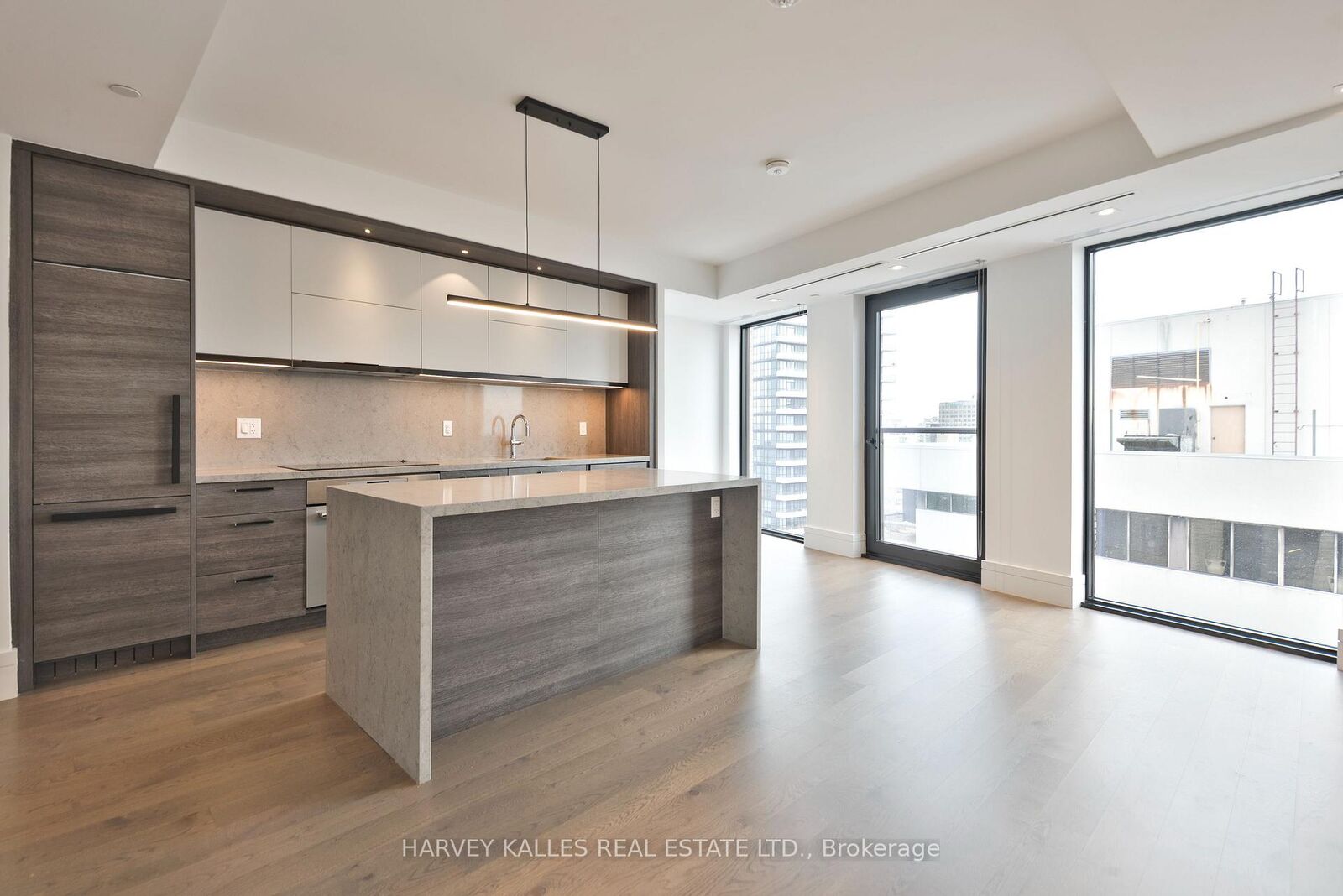 Property Photo: 215 Lonsdale Road 1508 ON M4V 1W7