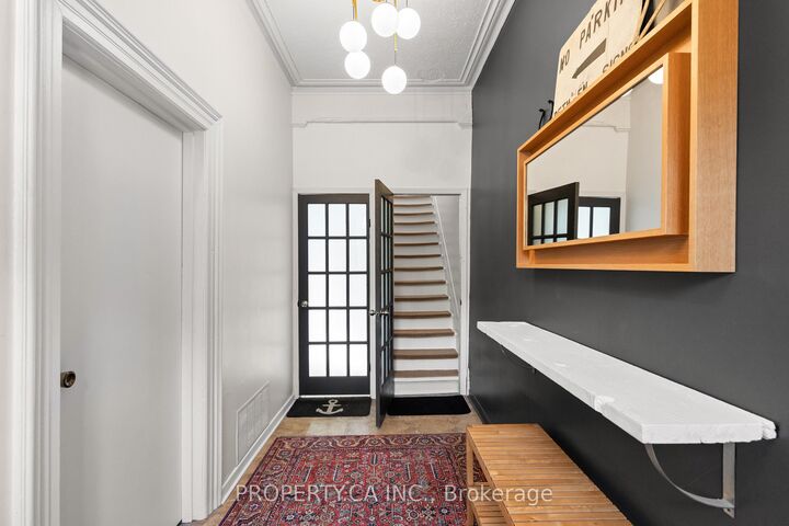 Property Photo:  181 Argyle Street Upper  ON M6J 1P5 