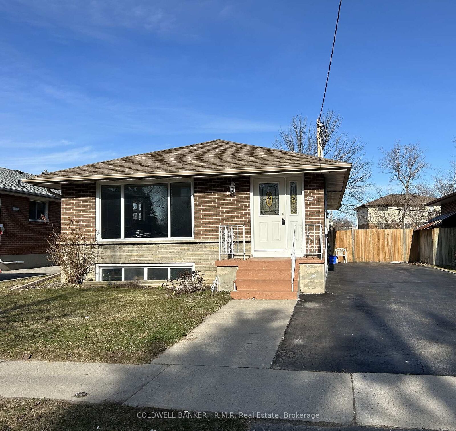 Property Photo:  125 Cabot Street Main  ON L1J 5R8 