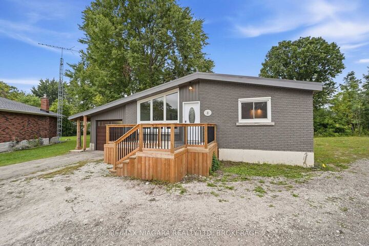 Property Photo: 8 North Crescent Drive N ON L3B 5L2