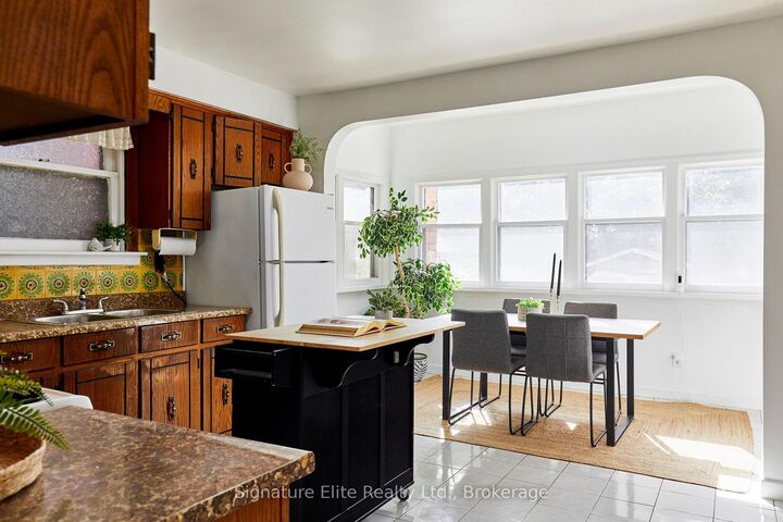 Property Photo:  93 Pinegrove Avenue  ON M1N 2G3 
