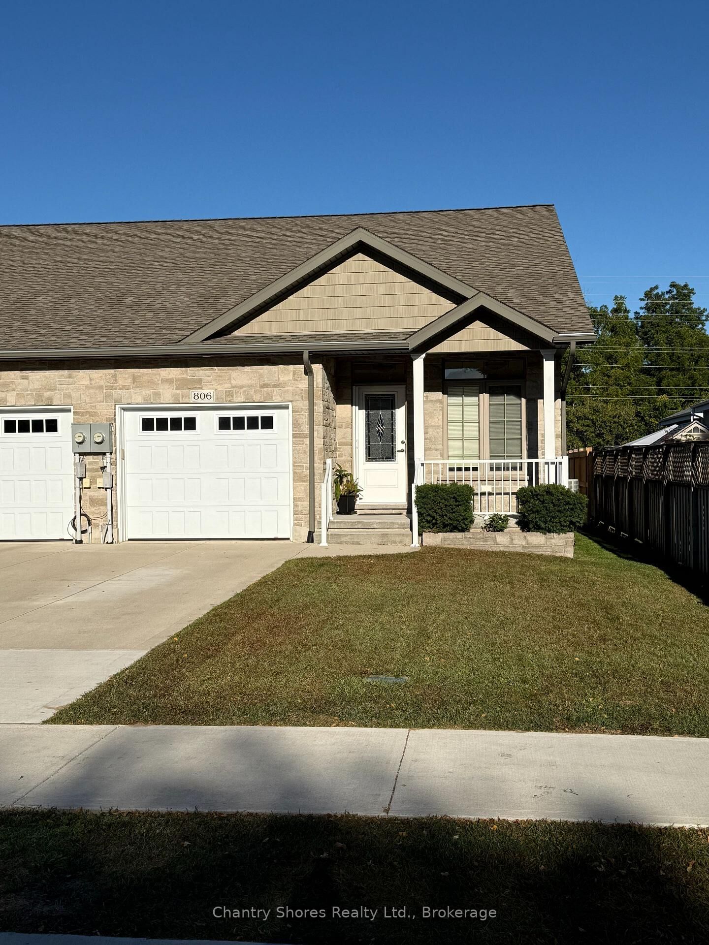 Property Photo:  806 Arlington Street  ON N0H 2C4 