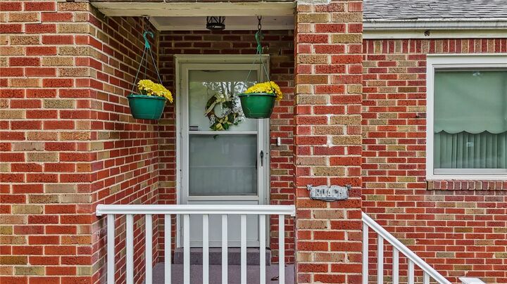 Property Photo:  107 Devonshire Dr  PA 15317 