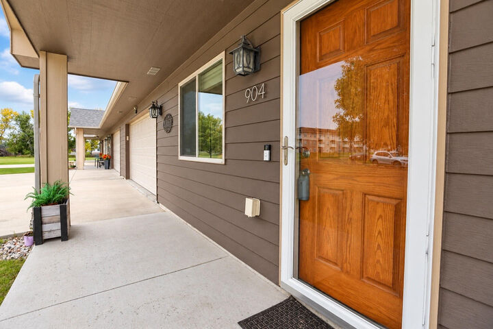 Property Photo:  904 Villa Drive  SD 57401 