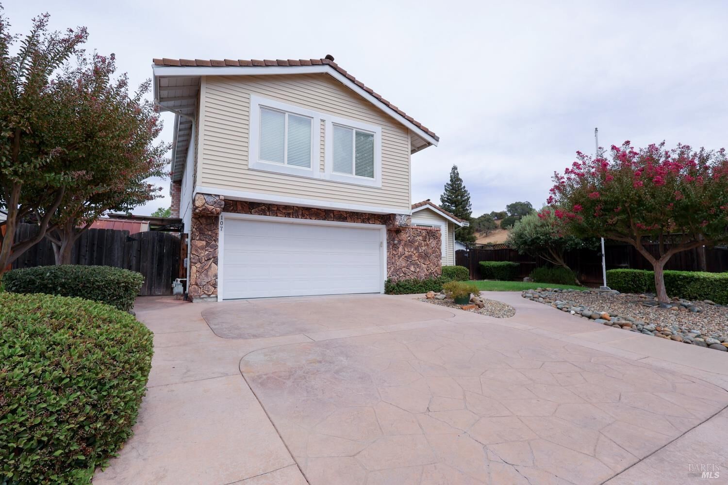 Property Photo:  107 Iroquois Drive  CA 95688 