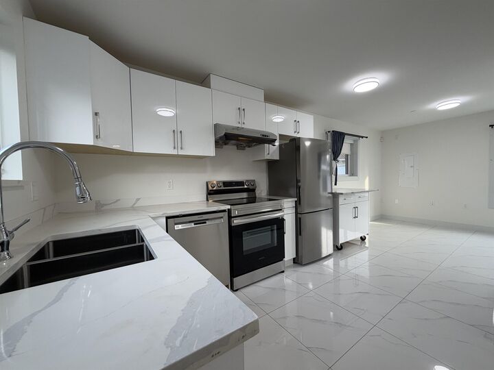 Property Photo:  1052 E 50th Avenue 3  BC V5X 1B8 