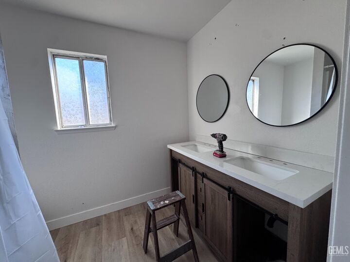 Property Photo:  4001 Ivywood Court  CA 93309 