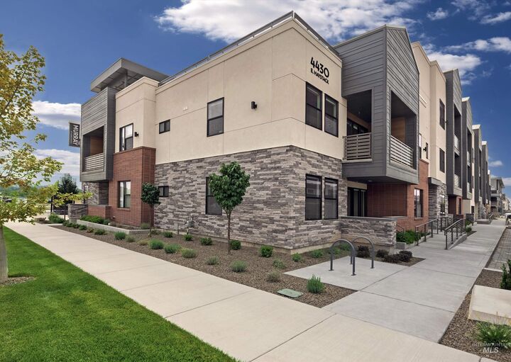 Property Photo: 4430 E Haystack St 103 ID 83716