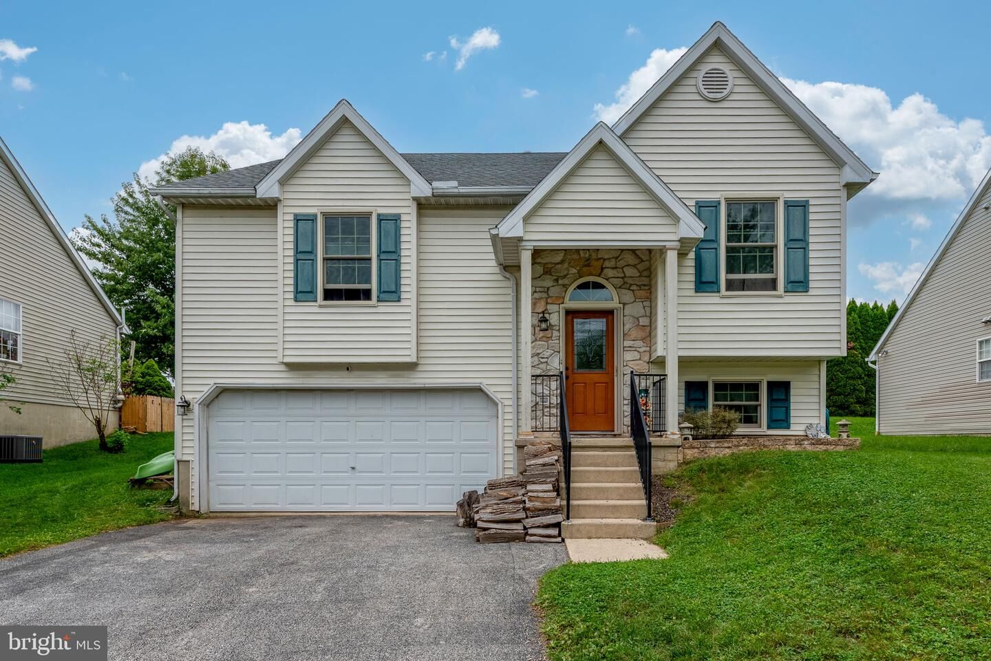 Property Photo:  668 Blossom Hill Lane  PA 17313 