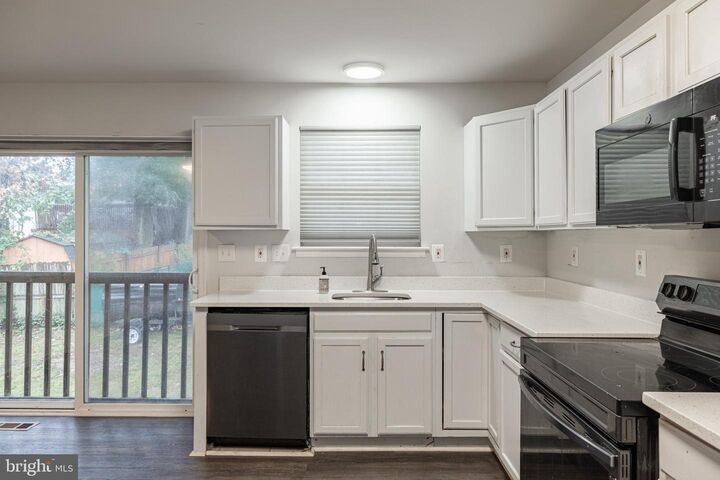 Property Photo:  