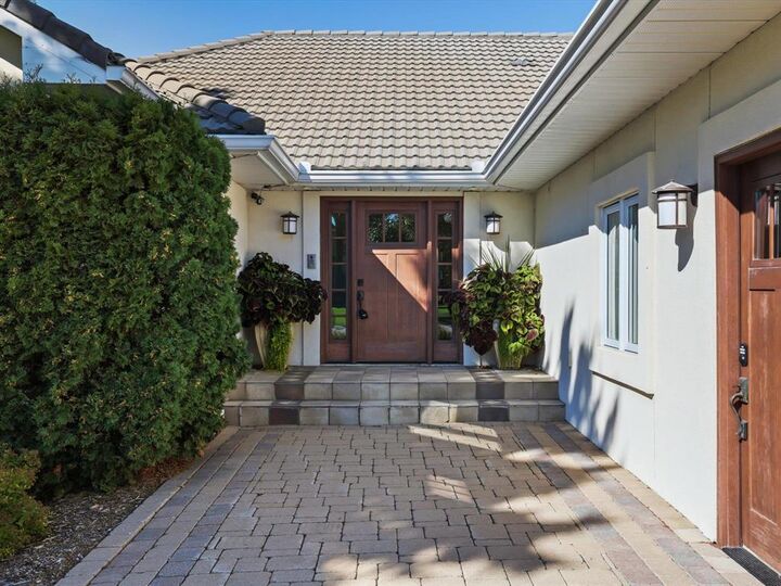 Property Photo: 260 Golfview Crescent MB R5G 2A1