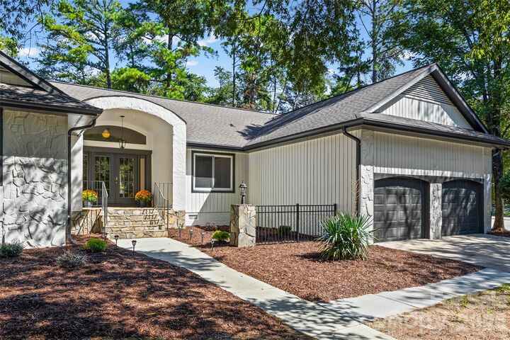Property Photo:  25002 Molokai Drive  SC 29708 