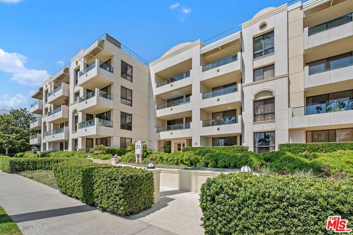 Property Photo: 701 Ocean Ave, Unit 110 CA 90402
