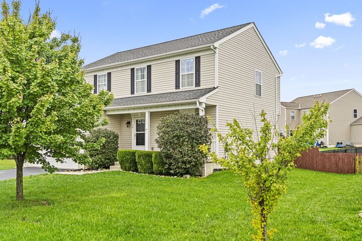 Property Photo: 19 Hawthorne Drive OH 43103