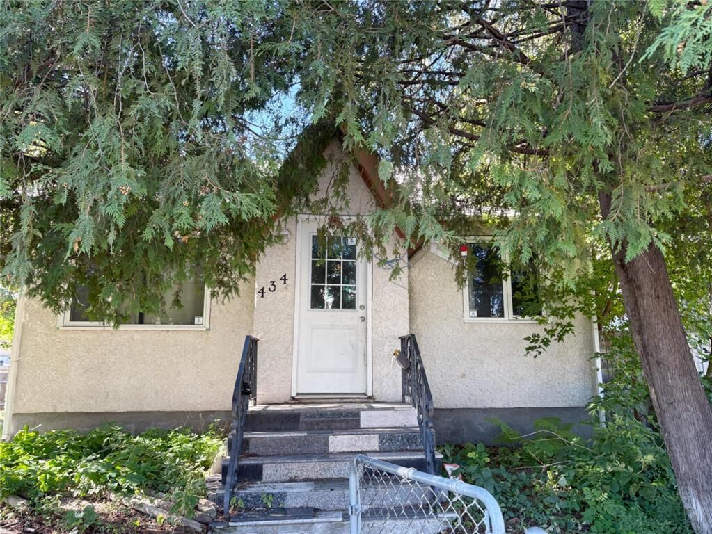 Property Photo:  434 Jamison Avenue  MB R2K 1N0 