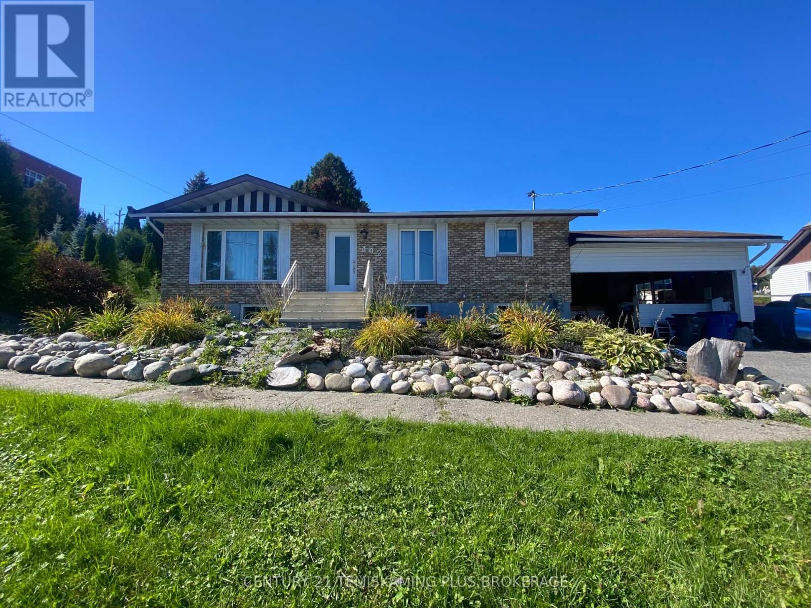 Property Photo:  402 Meridian Avenue  ON P0J 1K0 