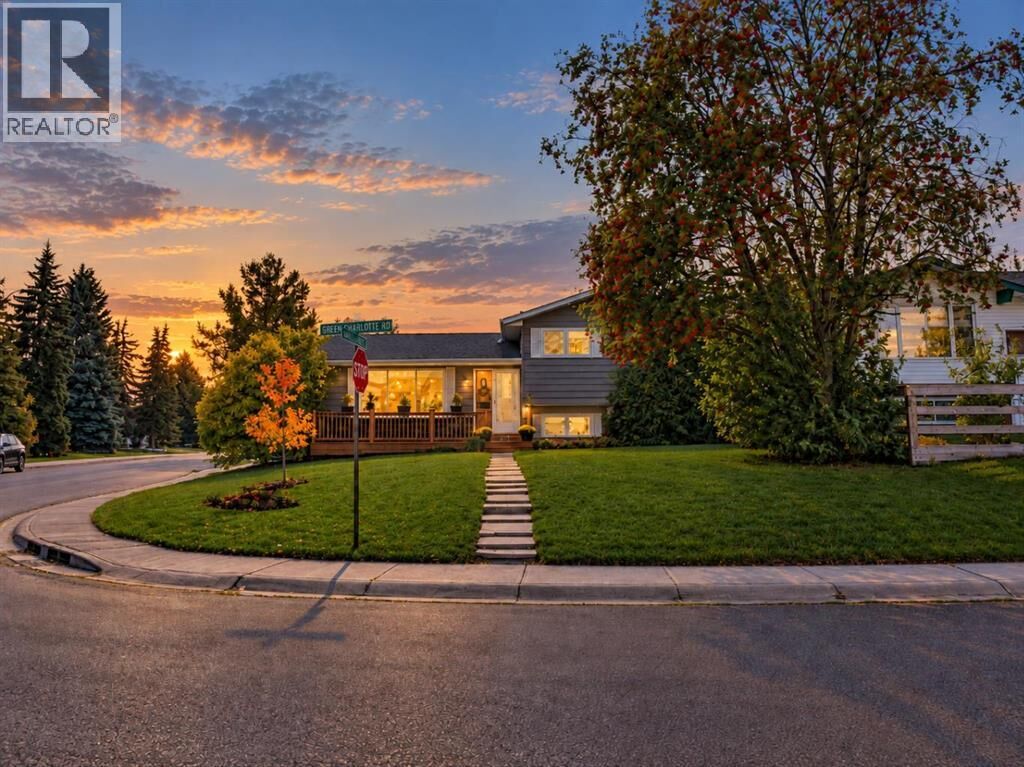 Property Photo:  500 Queen Charlotte Road Southeast  AB T2J 4H7 