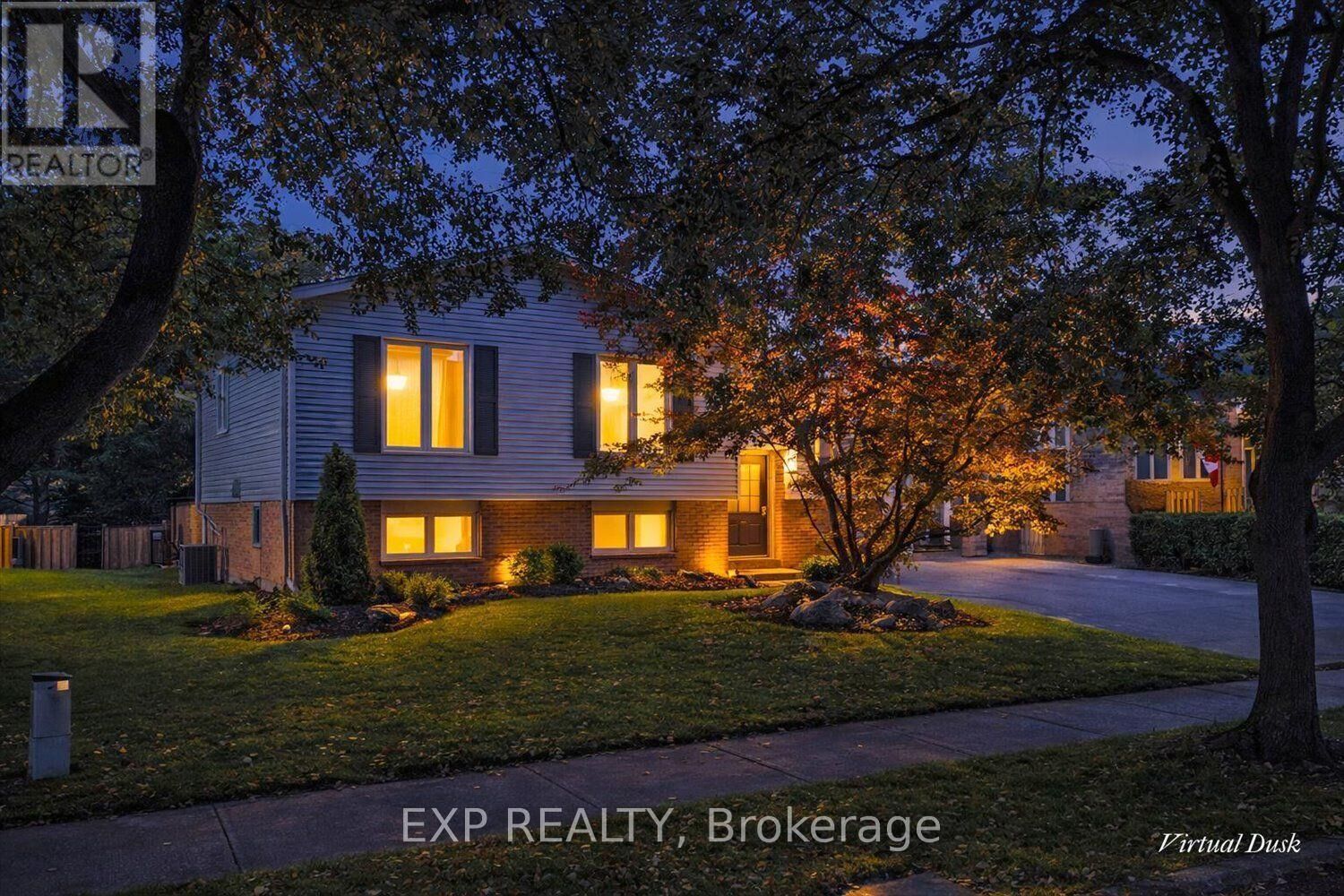 Property Photo:  42 Farmington Crescent  ON N6K 3J3 