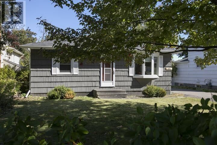 Property Photo:  552 Lake St  ON P6B 3L2 