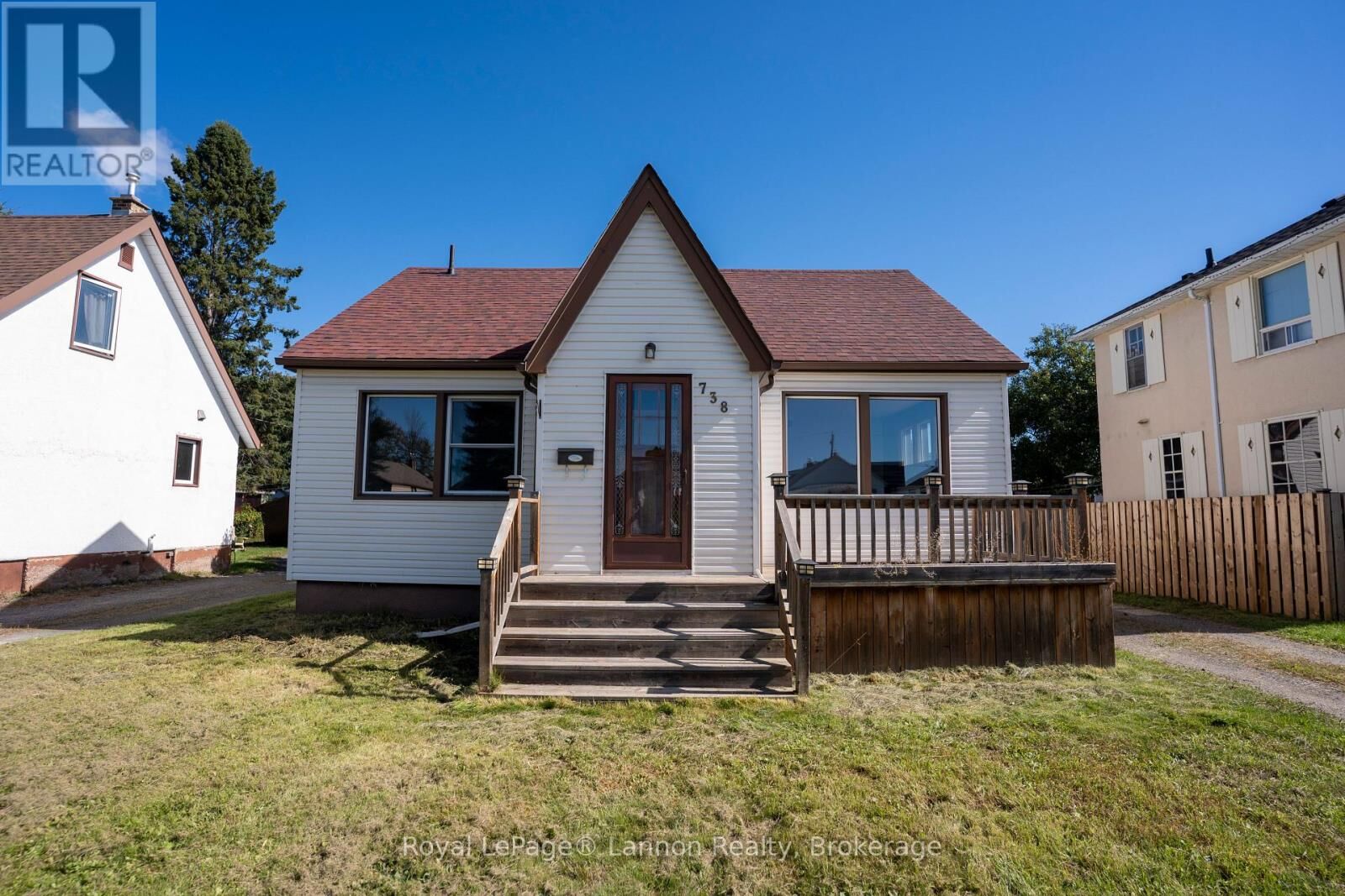 Property Photo:  738 Mortimer Avenue East  ON P7E 1Y6 
