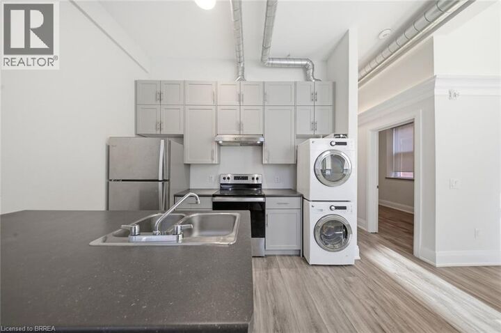 Property Photo:  11 Queen Street 201  ON N3T 3B1 