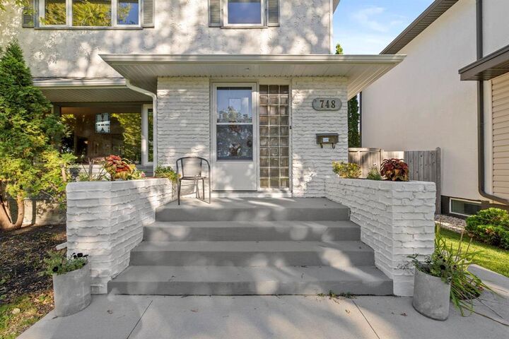Property Photo: 748 Borebank Street MB R3N 1G4