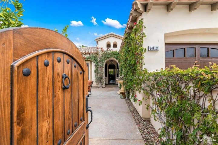 Property Photo:  41612 Via Aregio  CA 92260 