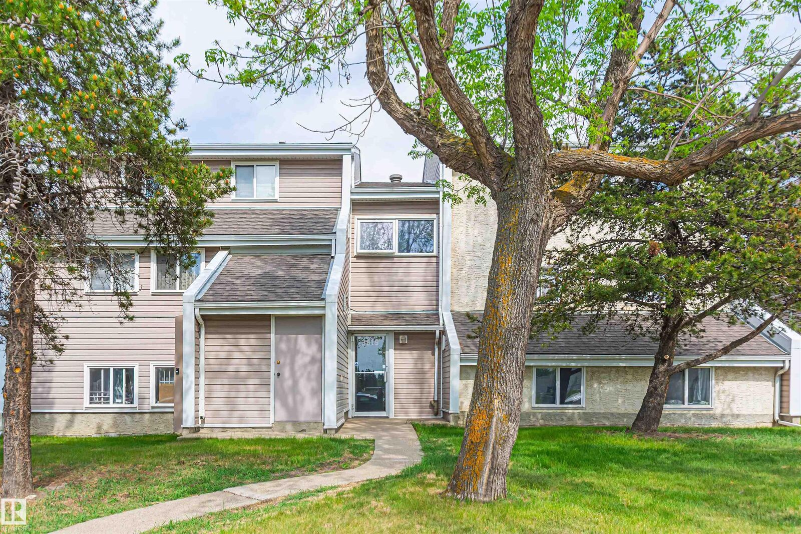Property Photo:  3819 76 Street NW 6  AB T6K 2P9 