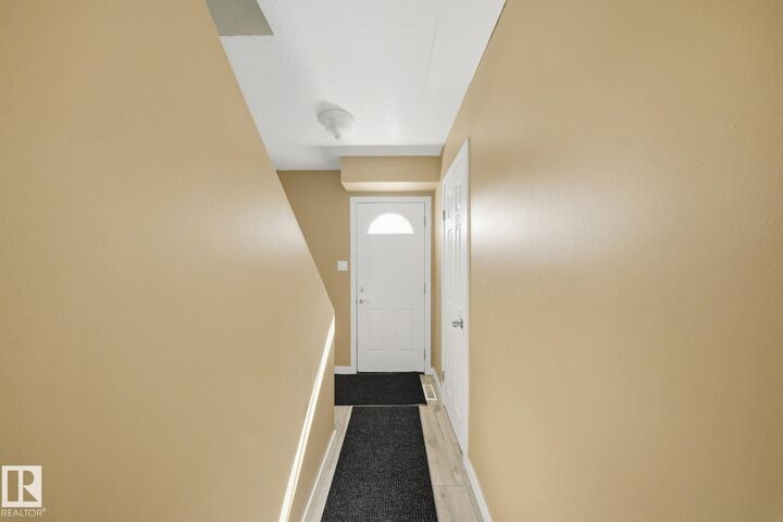 Property Photo:  164 Dickinsfield Court NW  AB T5E 5V8 